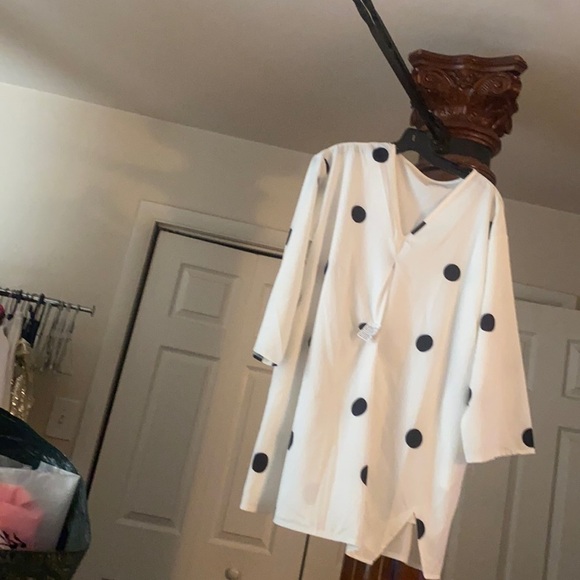 White polka dot dress - Picture 1 of 4